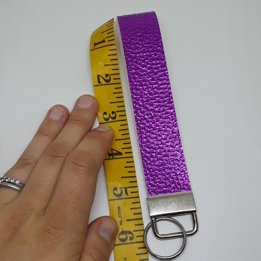 Purple wristlet keychain - Picture 4 of 5